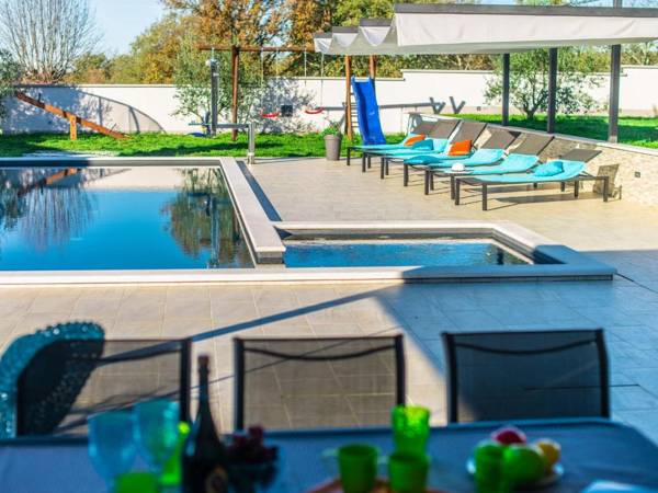 Beautiful Villa in Vrsar with Swimming Pool