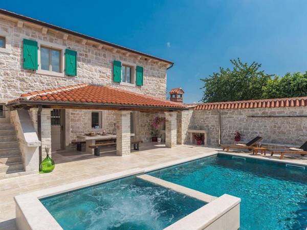 Renovated stone villa in Istrian style with private pool and whirlpool