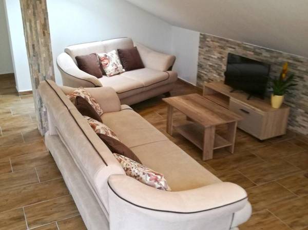 All New Seafront Apartment Yvonne Sleeps 5