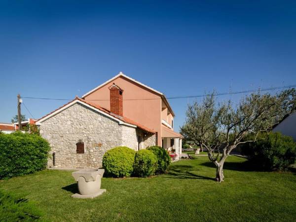 Beautiful three bedroom apartment with a yard and terrace - Apartment Zoranica I - AE1405