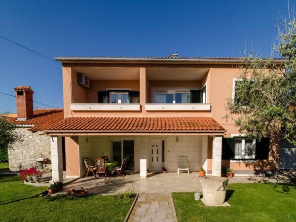 Beautiful three bedroom apartment with a yard and terrace - Apartment Zoranica I - AE1405