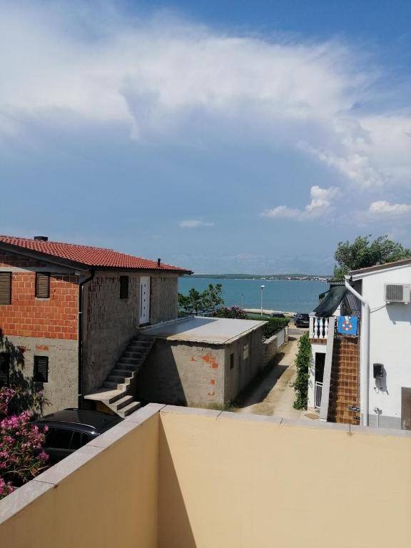 Apartment Sandra - 40m from the sea