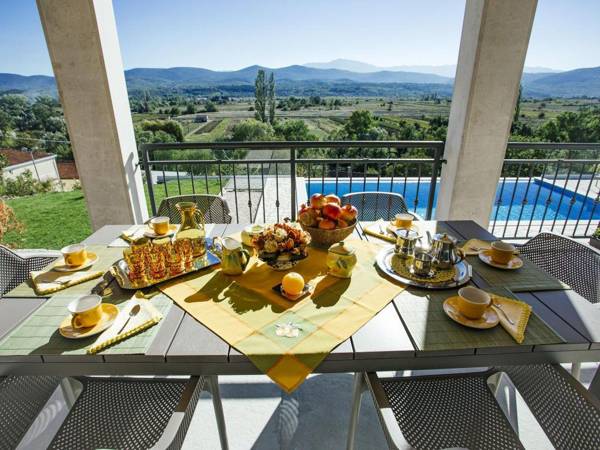 Splendid villa with heated pool beautiful covered terrace with panoramic view