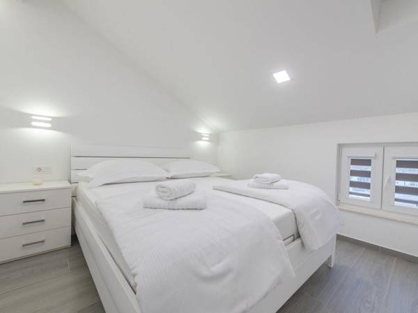 Lavish Apartment in Imotski near Blue Lake