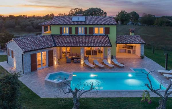 Villa Gardenia with pool garden and jacuzzi