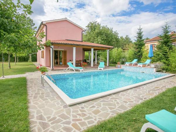Holiday house with pool gym and sauna for 8 people 25 km from Rovinj