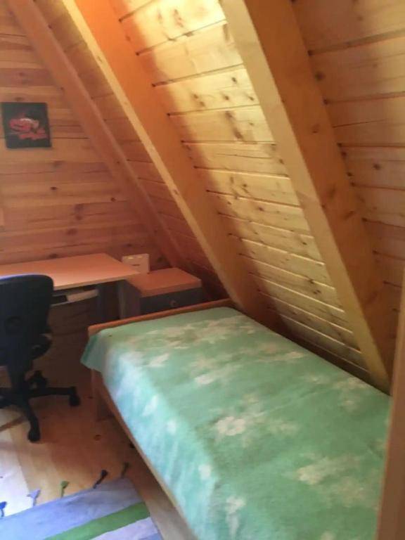 Workspace - Beautiful 3-Bed House in Crni Lug