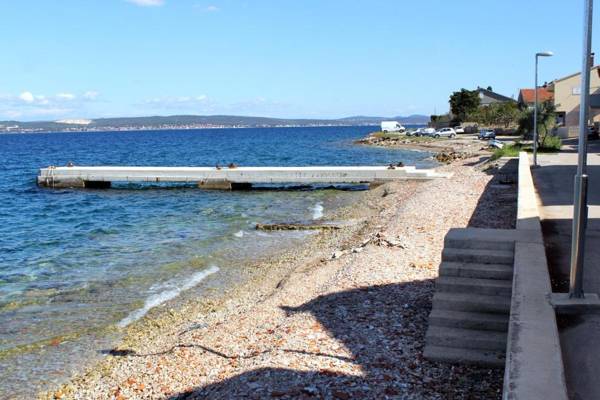 Apartments with a parking space Kali Ugljan - 18989