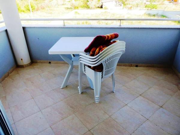 2 bedrooms appartement at Vrsi 350 m away from the beach with enclosed garden