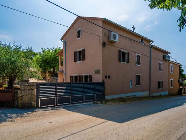 Peaceful Villa in Rakalj with Swimming Pool