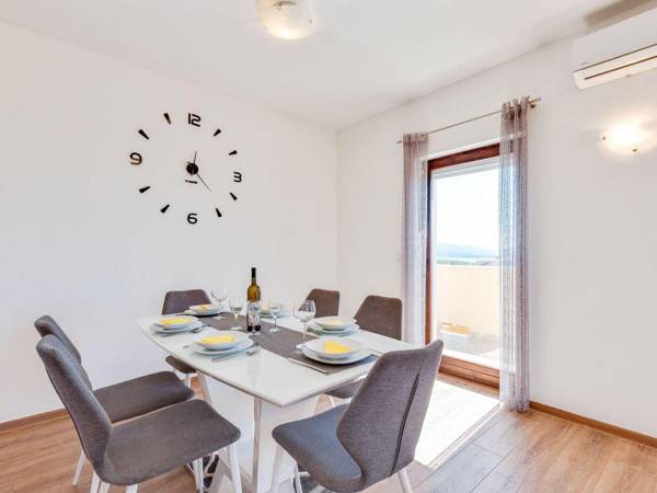 Elegant Holiday Home in Maslenica with Jacuzzi