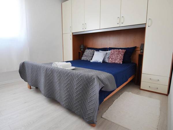 Lovely apartment with great sea view terrace nice garden directly on the beach