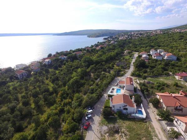 Modern Apartment with Private Pool in Maslenica