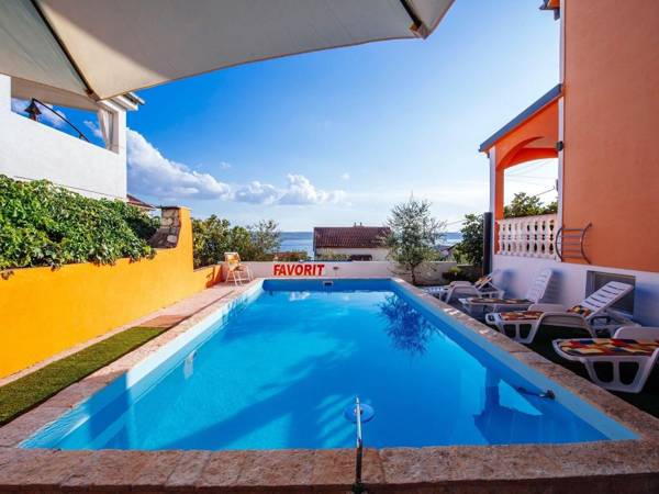 Beautiful Holiday Home in Maslenica near Beach"