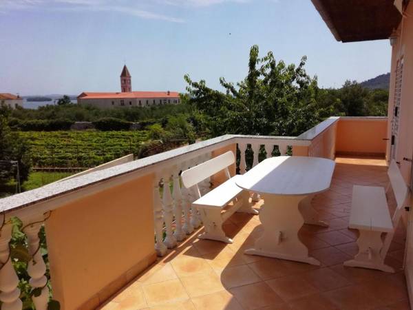 Apartments Bor - 20m from the beach