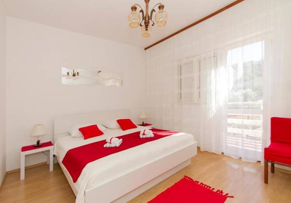 Seaview apartments with balcony and free parking - AE1115