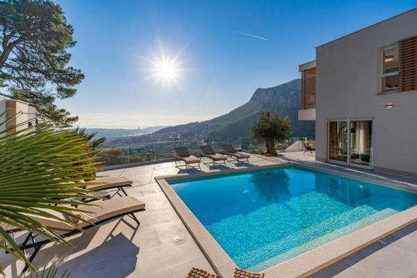 Luxury Villa 7th Heaven with heated pool hot-tub gym panoramic views on town Split