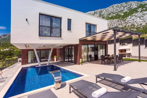 New and stylish Villa Bruna with 32sqm heated pool sauna billiard and media room