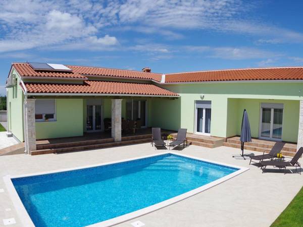 Brand new villa near Svetvincenat with private pools trampolines and fitness