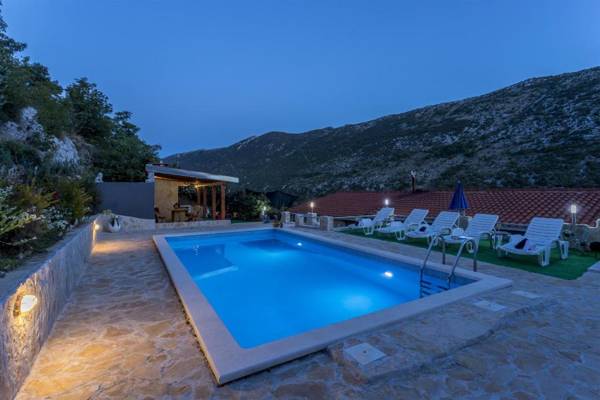 Holiday Home Dijamant