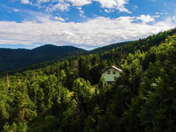 Secluded Holiday Home with Jacuzzi in Kozji Vrh