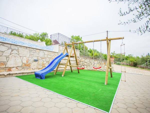 Relaxing villa with pool and garden for six persons in central Istria