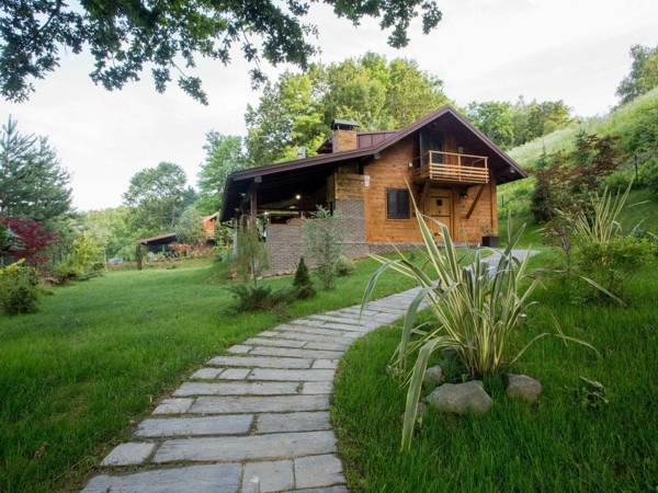 Amazing chalet with  private garden jacuzzi sauna great location by the river