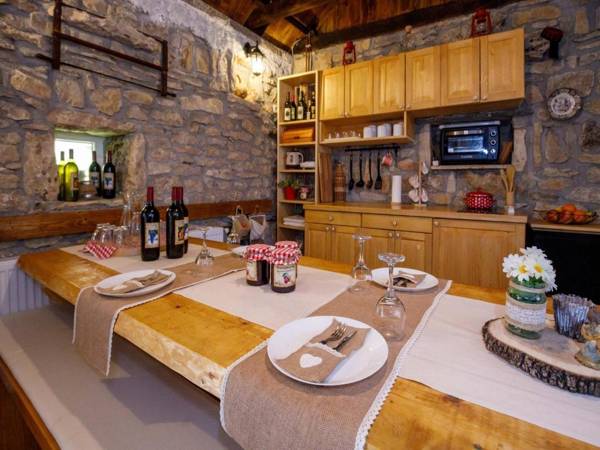 Mala Kuca Promina Seline