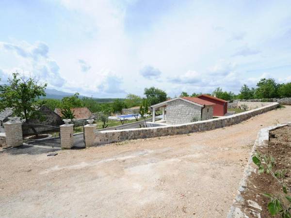 Luxurious Villa with Private Pool in Trilj Dalmatia