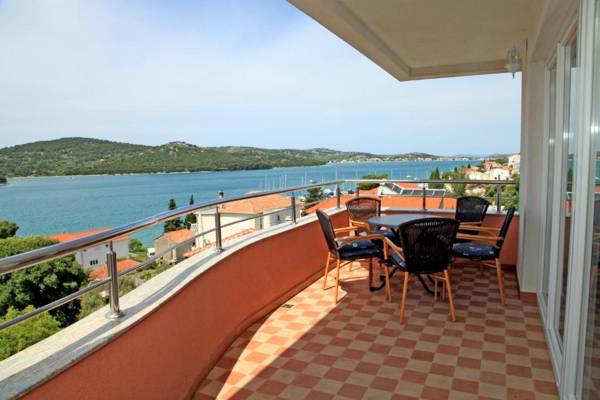 Apartments Hari Tisno