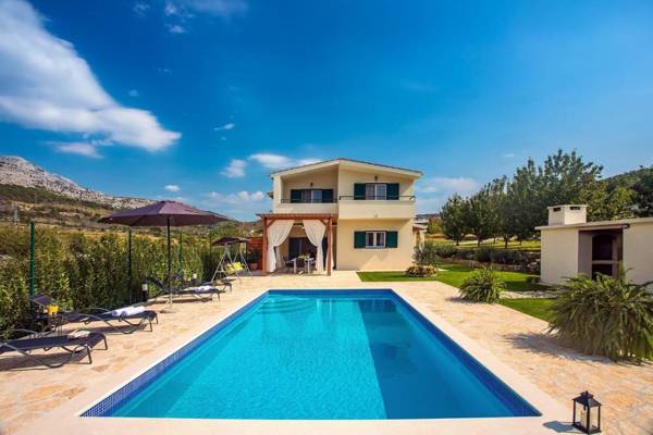 VILLA ROKO with 4 bedrooms 32sqm private pool