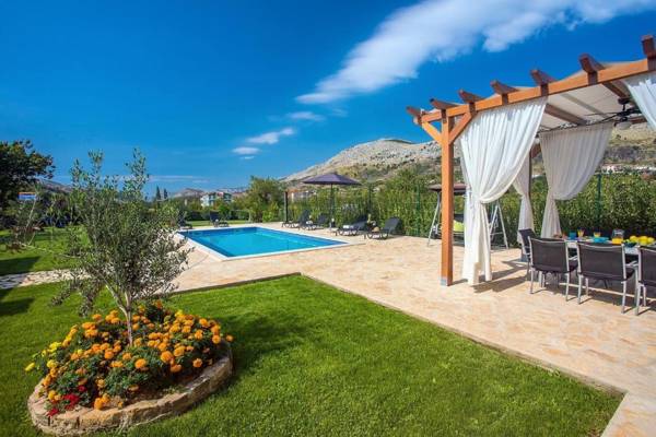 VILLA ROKO with 4 bedrooms 32sqm private pool