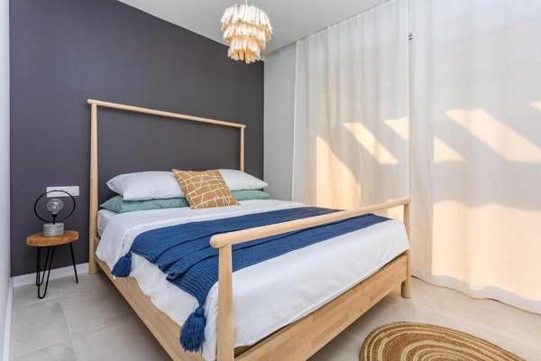 Villa Zen with 4 bedrooms private 32 sqm pool summer kitchen 7 km from the beach