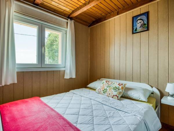 Exotic Holiday Home in Tribanj Kru ica near the Sea