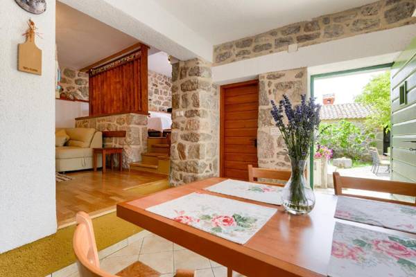 Traditional stone house Adrian