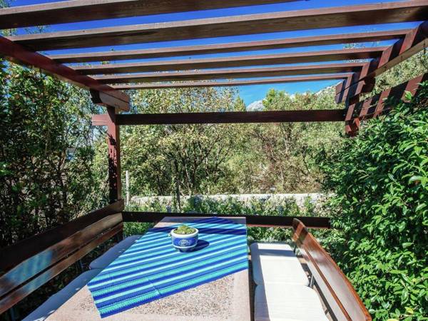 Modern Apartment in Starigrad Paklenica with Barbecue