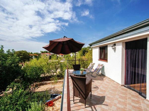 Modern Apartment in Starigrad with Garden