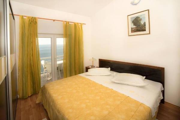 Apt Nina - sea view family apartments