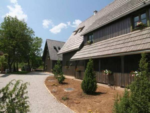 Ethno Houses Plitvica Selo