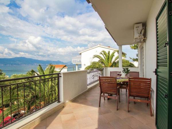 Modern Apartment in Slatine with Terrace