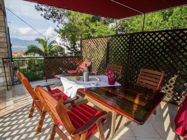 Spacious Apartment in Slatine with Terrace