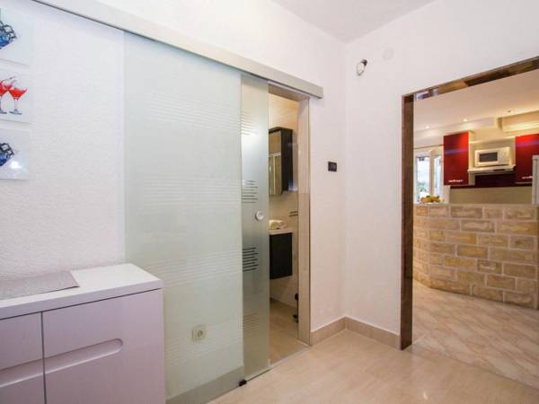 Spacious Apartment  in Slatine with Terrace