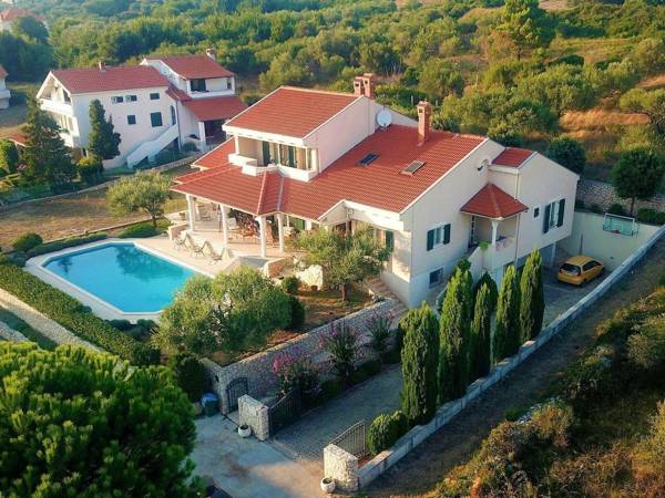 Beautiful villa Clara with a swimming pool in Kozino near the sea