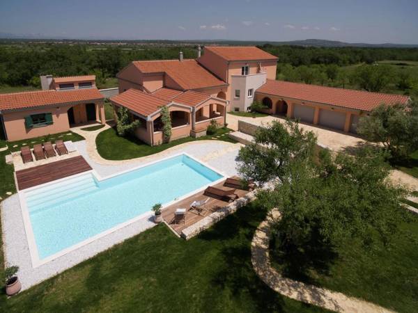 Luxurious villa on a large private estate swimming pool charming garden house