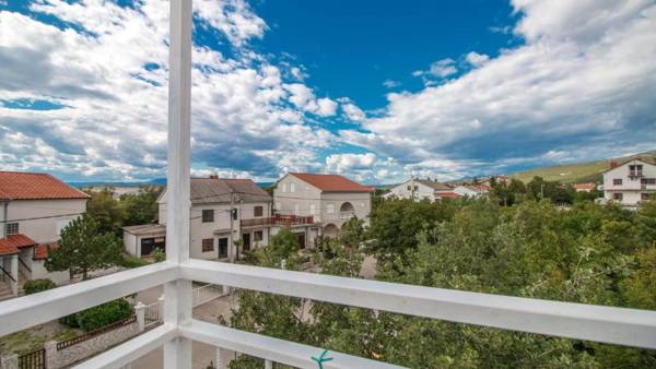 4 bedrooms appartement at Jadranovo 200 m away from the beach with sea view furnished garden and wifi