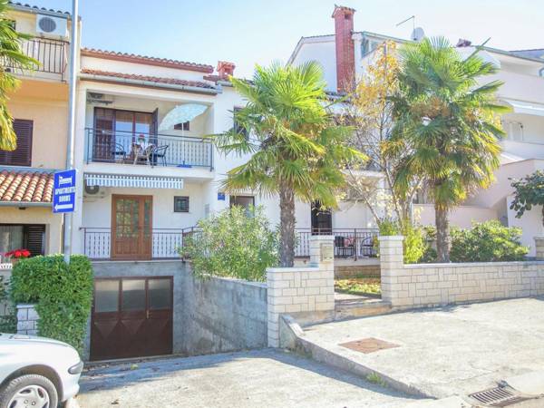 Cosy apartment only a 200 m from the beach with a sea view