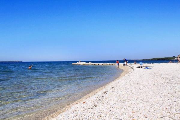 Apartments with a parking space Fazana - 18639