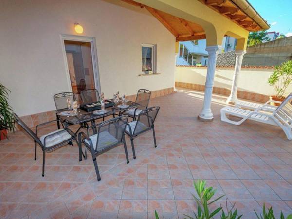 Spacious Apartment in Dramalj with Swimming Pool