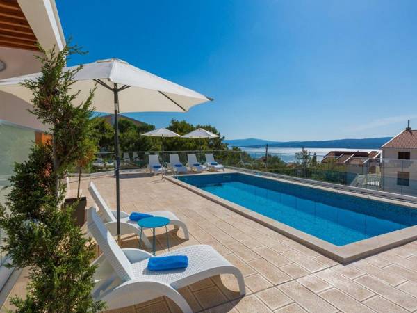 Fabulous Villa in Dramalj near Beach