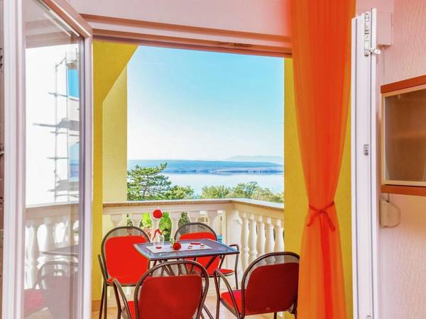 Serene Apartment in Dramalj with Jacuzzi